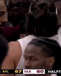 开云-半场：骑士以60-67落后老鹰，莫布利16+10米切尔14分