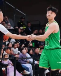 击败新疆2将回暖太及时！鄢手骐全面输出，哈维精准三分增加轮换
